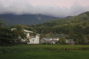 A picture on the opposite side almost looks like a different world; there is a sea of rice and endless mountains.